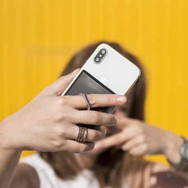 Privek - 2000 mAh. USB Ausgang. Micro USB Eingang. Kabel Nicht im Lief